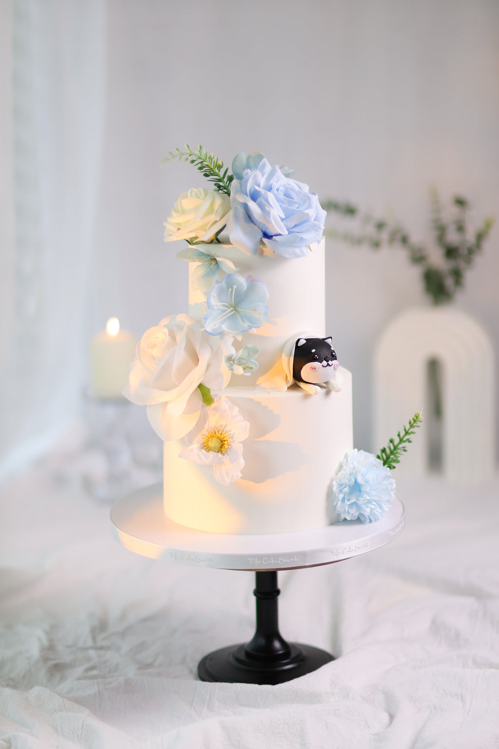 Pet and wedding cake