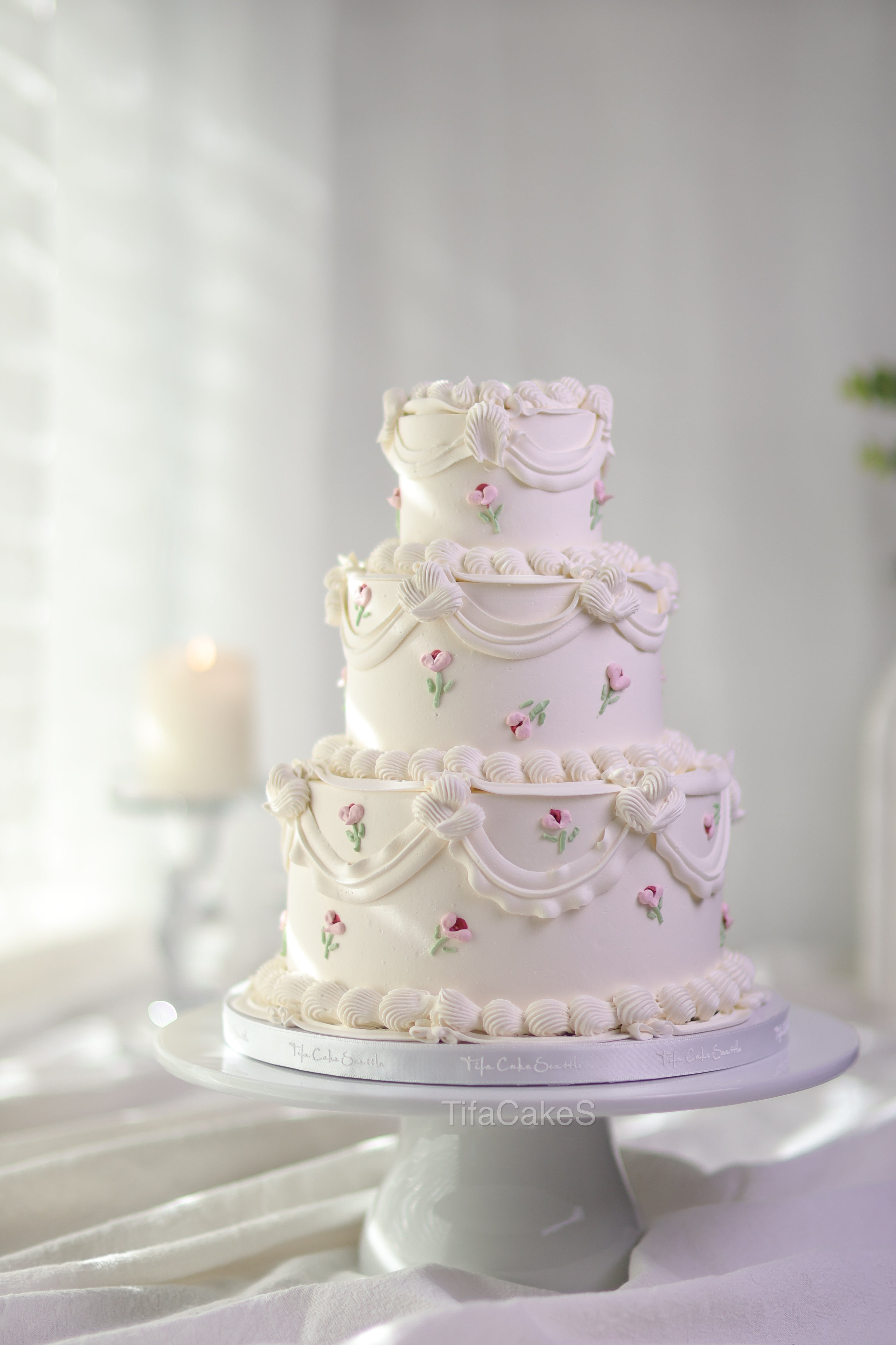Mini wedding cake