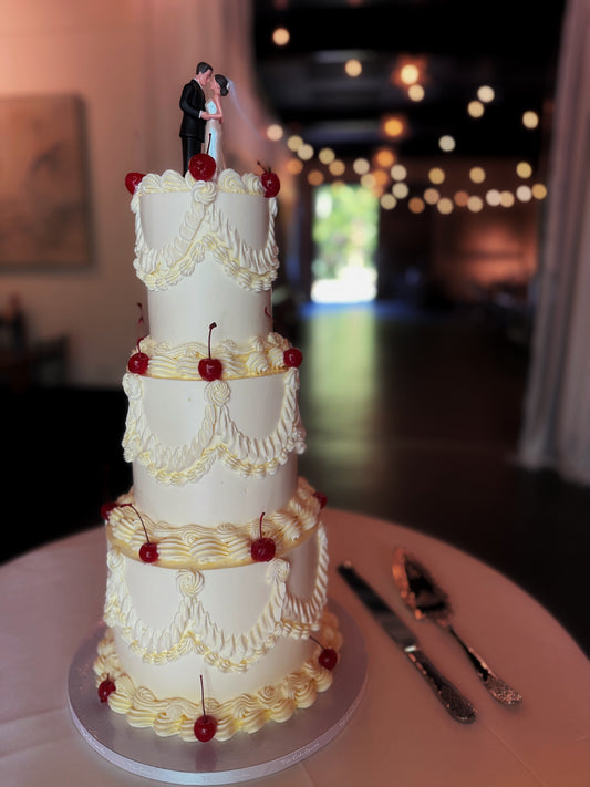 Vintage piping wedding cake