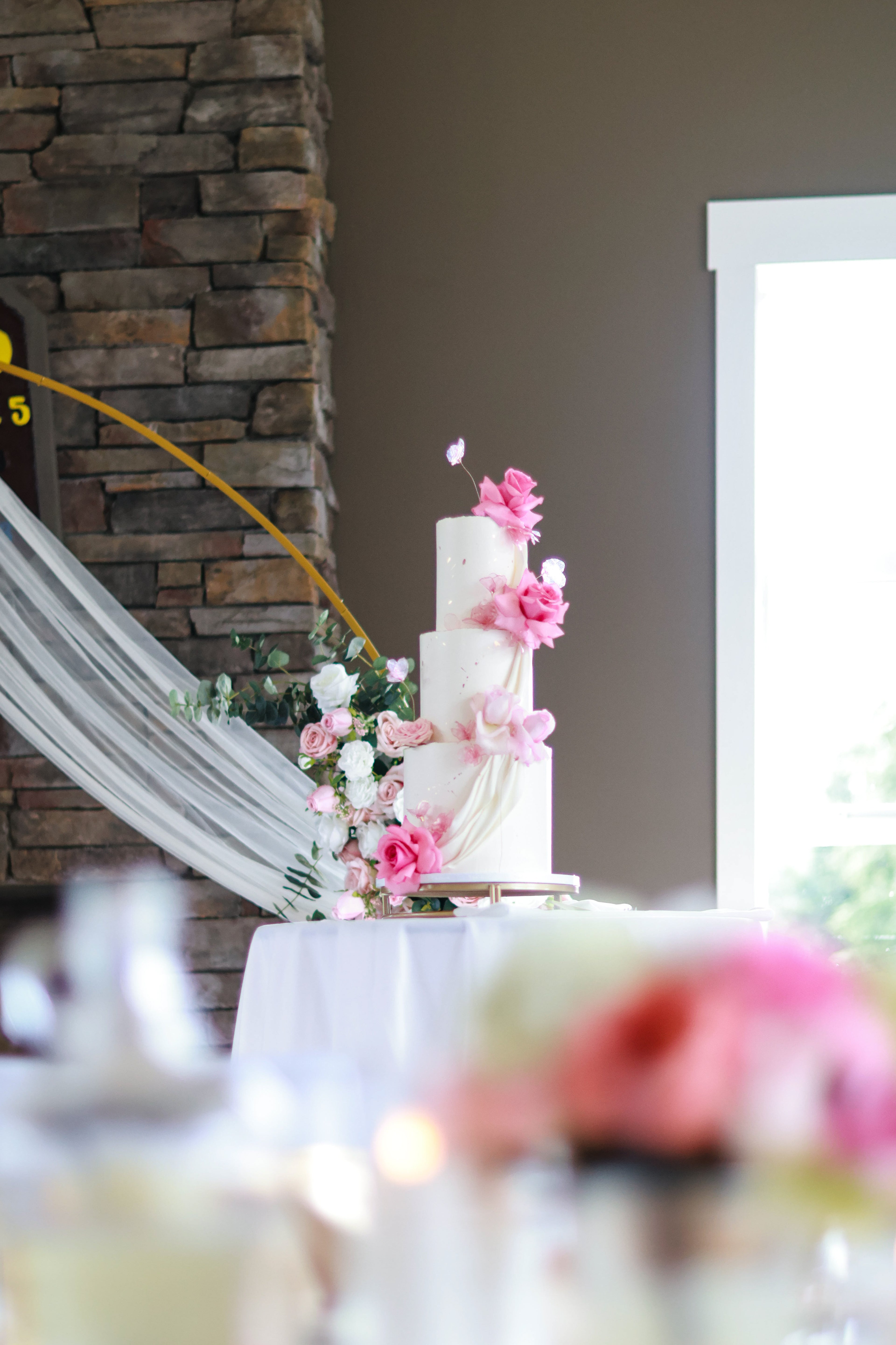 Pink roses wedding cake