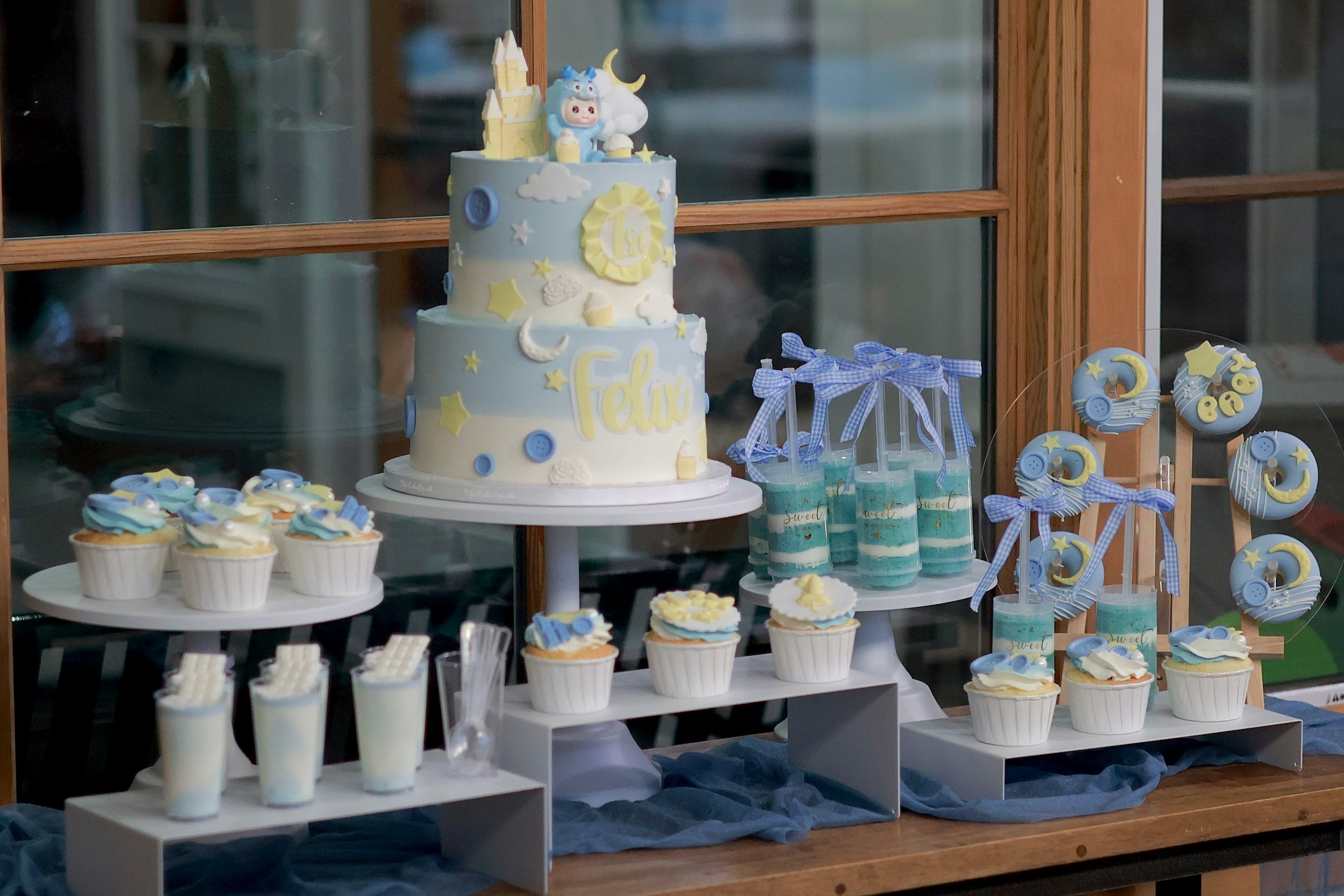 Blue and yellow baby party