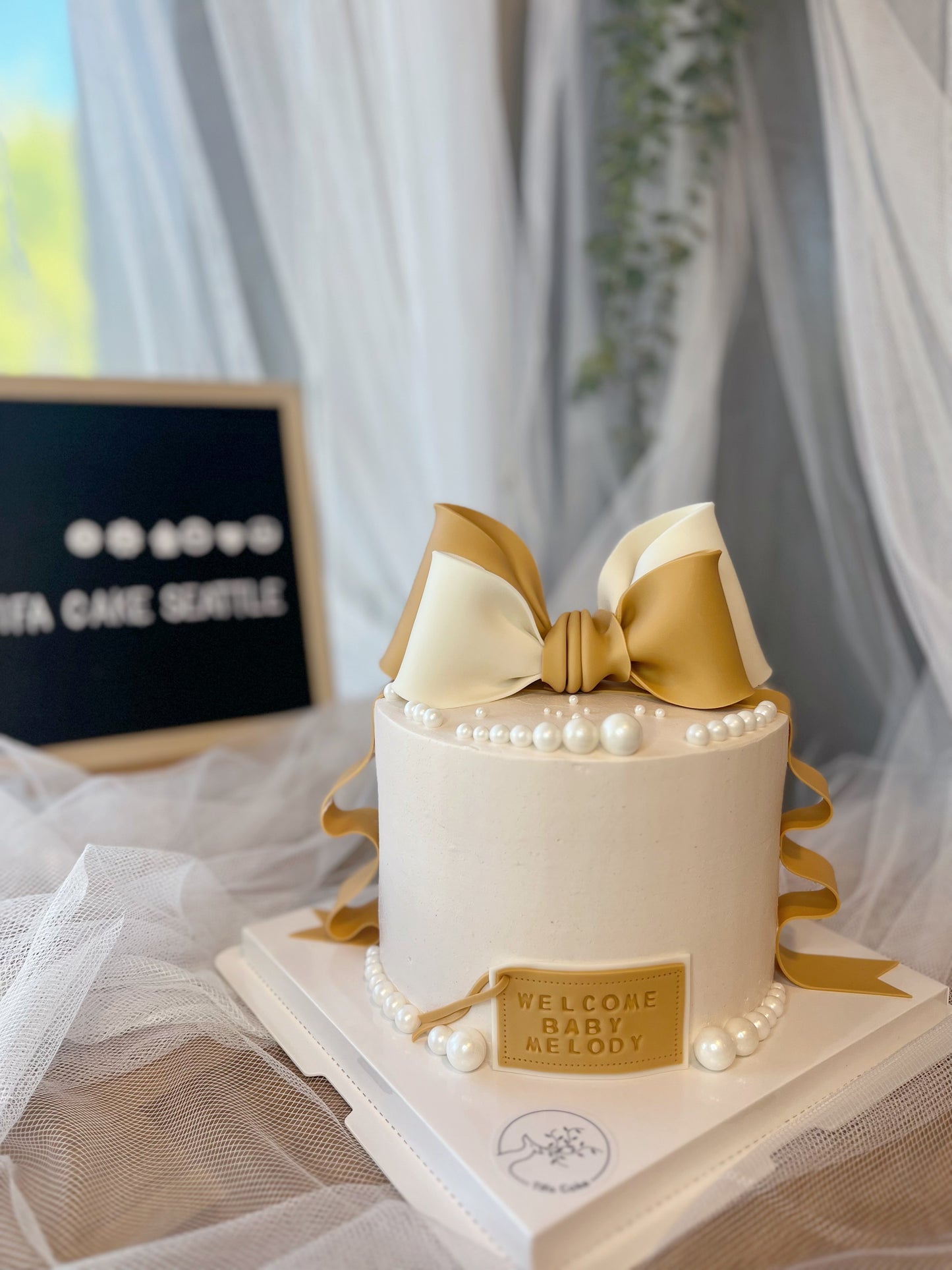 Bow cake