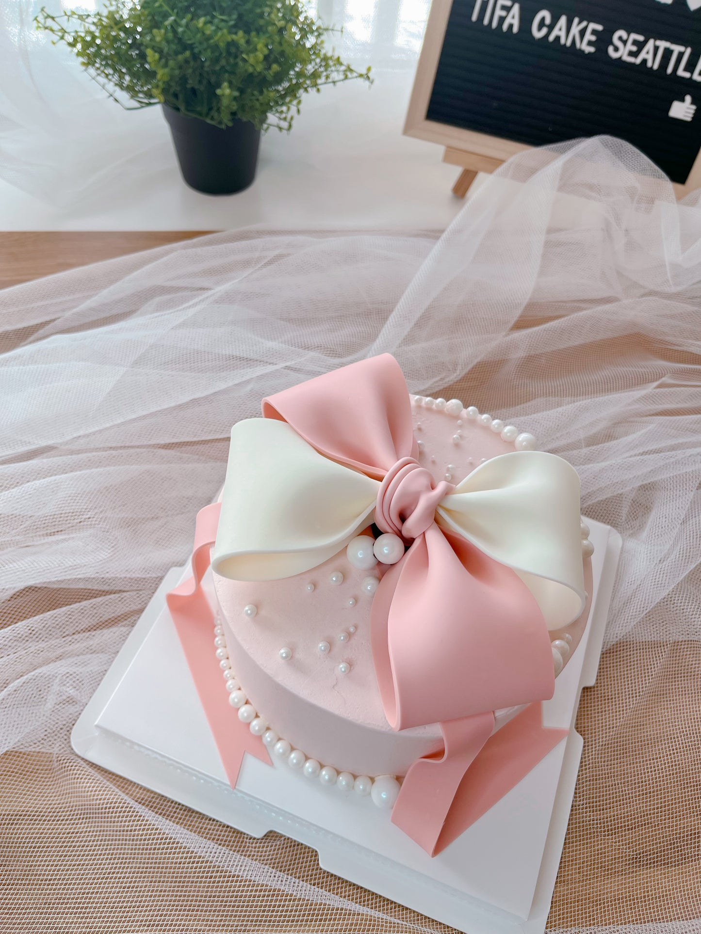 Bow cake