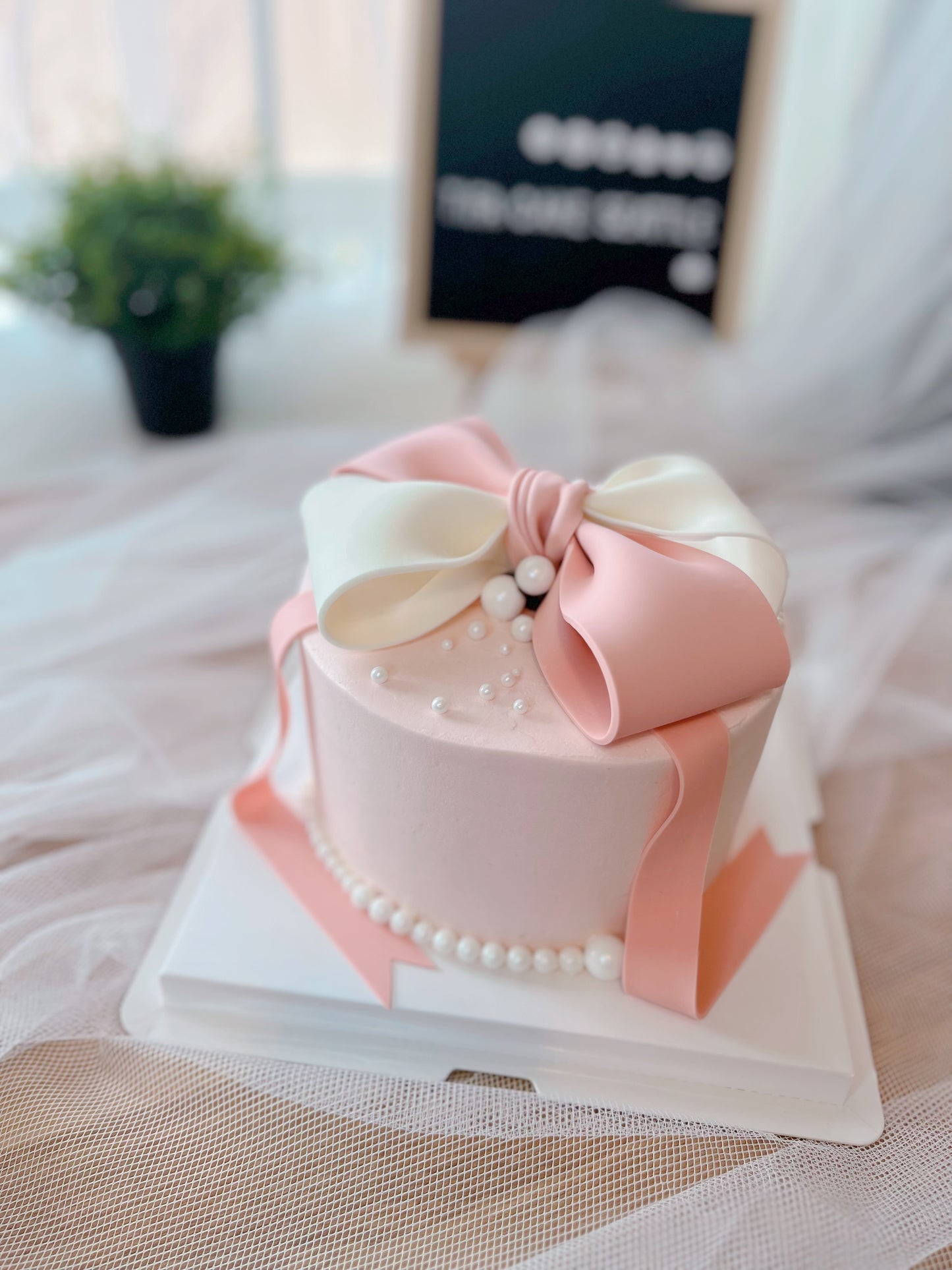 Bow cake