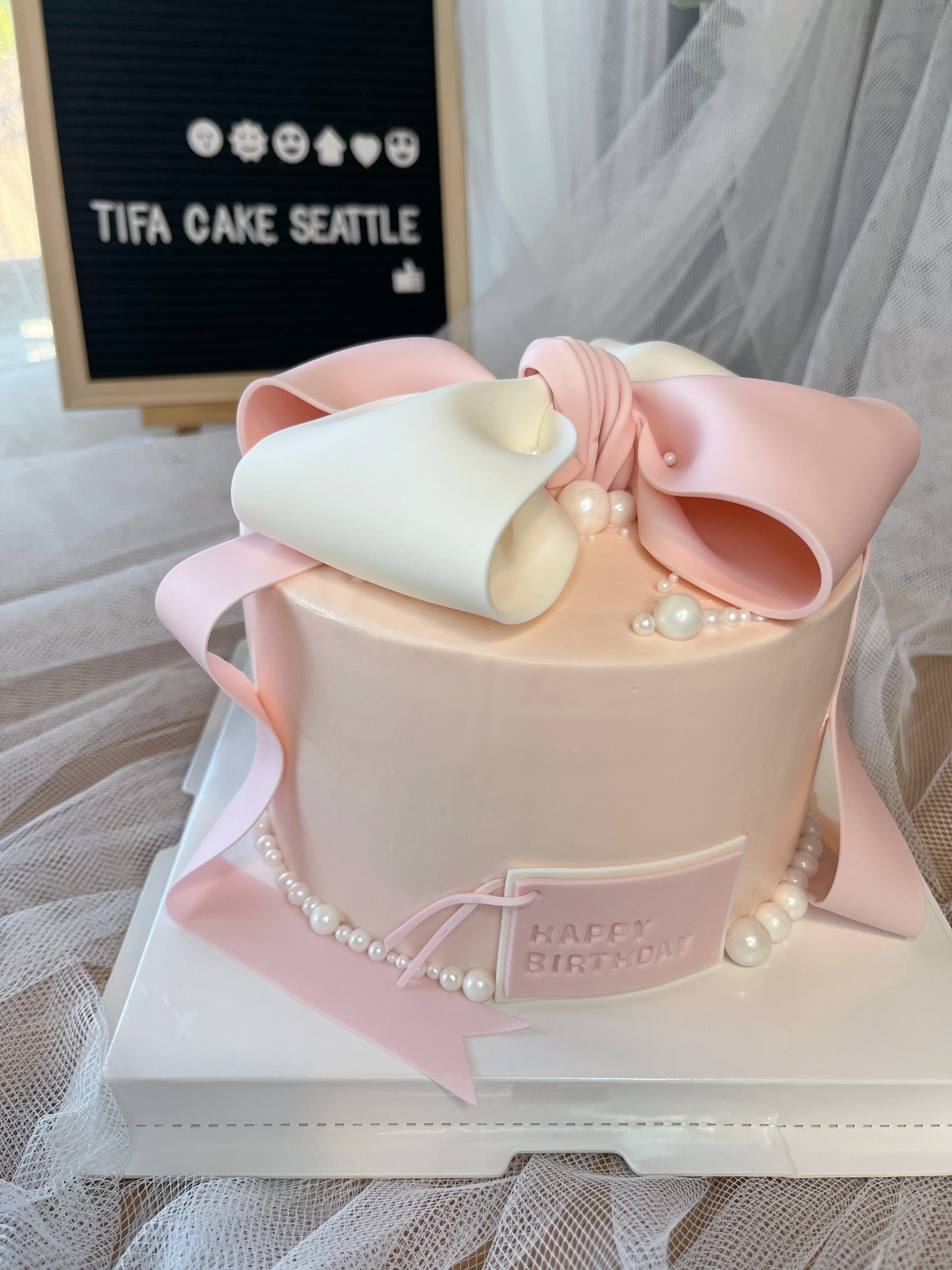 Bow cake