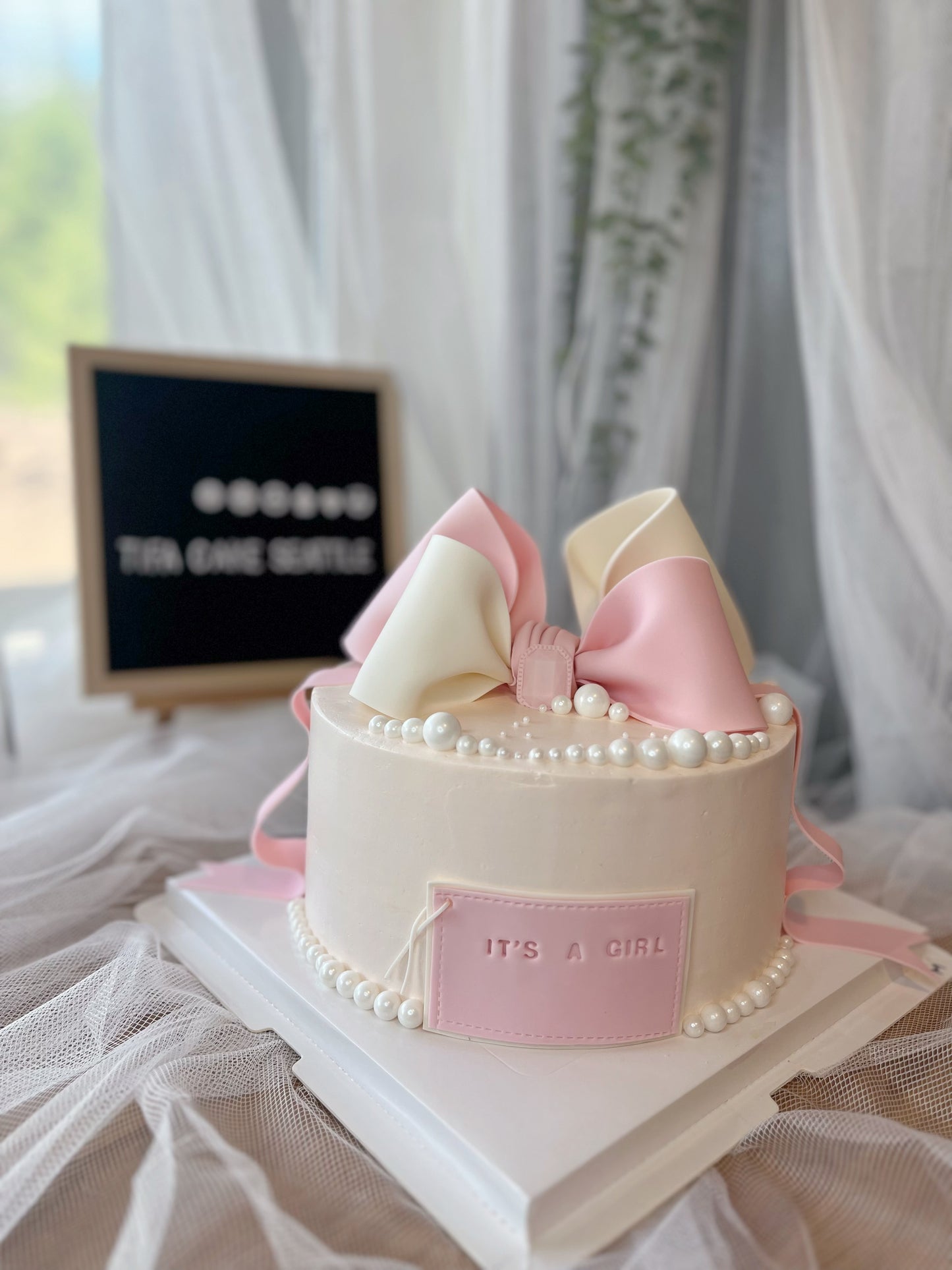 Bow cake